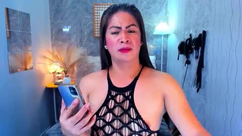 Snapshot of service_me711 chatting on 12-16-25, 04:01 call me MILES online show from 12-16-25, 04:01