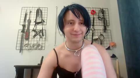 Snapshot of servilesarah chatting on 04-28-26, 10:37 Servile Sarah online show from 04-28-26, 10:37