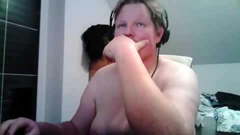 Snapshot of setcuna chatting on 02-19-26, 09:33 setcuna online show from 02-19-26, 09:33