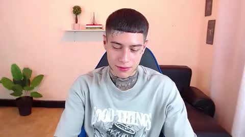 Snapshot of setthomas chatting on 09-30-25, 02:44 Thomas online show from 09-30-25, 02:44