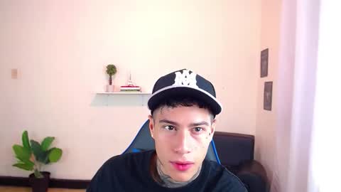 Snapshot of setthomas chatting on 10-14-25, 02:51 Thomas online show from 10-14-25, 02:51