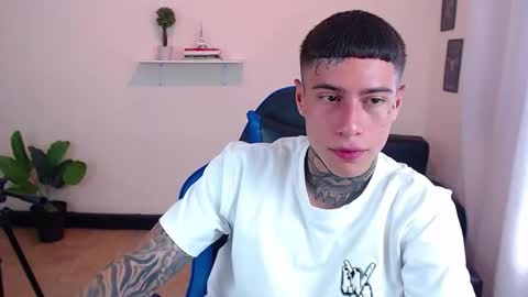 Snapshot of setthomas chatting on 10-22-25, 03:45 Thomas online show from 10-22-25, 03:45