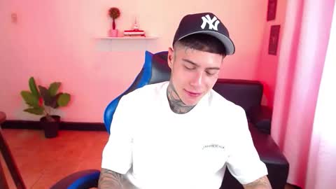 Snapshot of setthomas chatting on 11-06-25, 02:40 Thomas online show from 11-06-25, 02:40