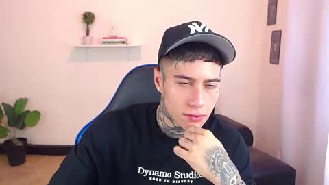 Snapshot of setthomas chatting on 11-21-25, 03:11 Thomas online show from 11-21-25, 03:11