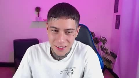 Snapshot of setthomas chatting on 02-17-26, 10:05 Thomas online show from 02-17-26, 10:05