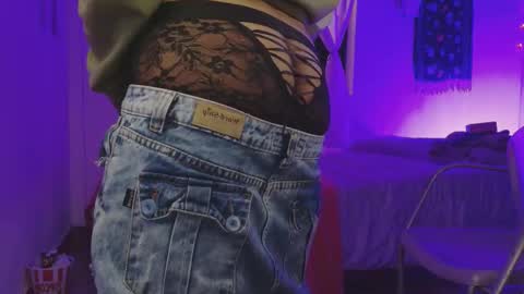 Alexis online show from 10-19-25, 05:41