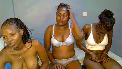 Snapshot of sexie_gal chatting on 03-09-25, 11:14 sexie_gal online show from 03-09-25, 11:14