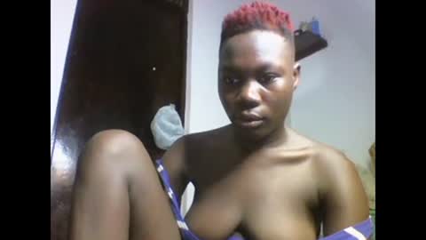 Snapshot of sexqueen02 chatting on 01-08-25, 12:17 sexqueen02 online show from 01-08-25, 12:17