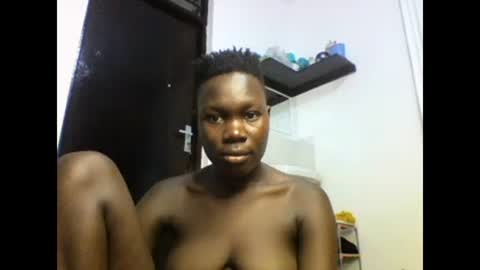 Snapshot of sexqueen02 chatting on 01-27-25, 12:37 sexqueen02 online show from 01-27-25, 12:37