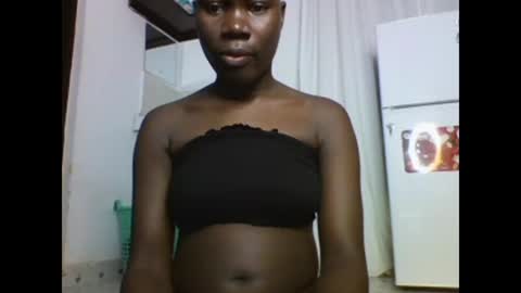 Snapshot of sexqueen02 chatting on 02-06-25, 11:43 sexqueen02 online show from 02-06-25, 11:43