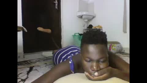 Snapshot of sexqueen02 chatting on 02-18-25, 02:27 sexqueen02 online show from 02-18-25, 02:27