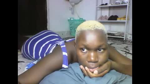 Snapshot of sexqueen02 chatting on 03-04-25, 02:06 sexqueen02 online show from 03-04-25, 02:06