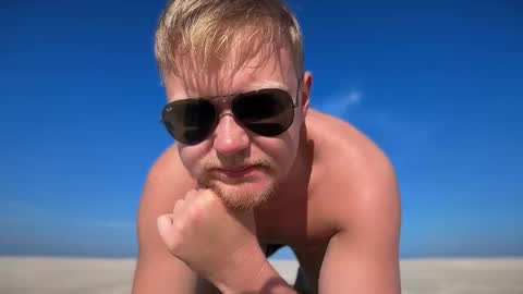 Snapshot of sexual_sbotage chatting on 03-04-26, 09:04 Max Leman online show from 03-04-26, 09:04