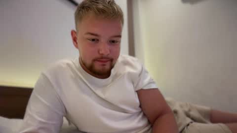 Snapshot of sexual_sbotage chatting on 03-25-26, 05:30 Max Leman online show from 03-25-26, 05:30