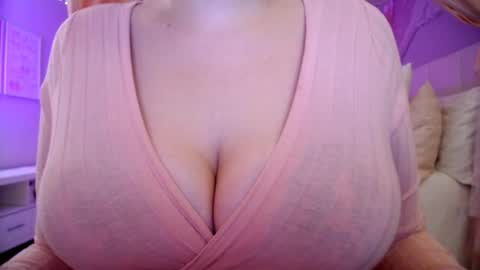 Snapshot of sexxxyprincess chatting on 09-22-25, 03:08 Princess online show from 09-22-25, 03:08
