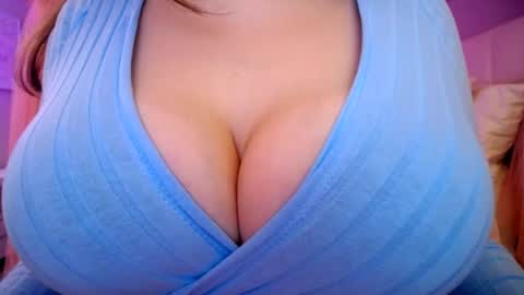 Snapshot of sexxxyprincess chatting on 11-18-25, 01:33 Princess online show from 11-18-25, 01:33