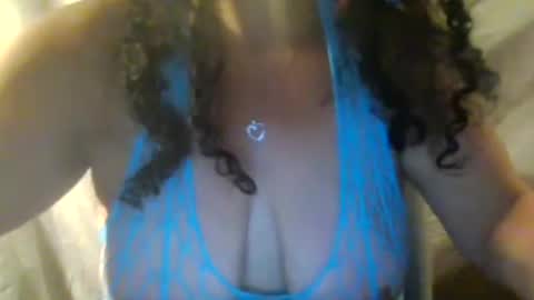 Snapshot of sexxy86 chatting on 06-16-26, 02:47 CurvyMILF86 online show from 06-16-26, 02:47