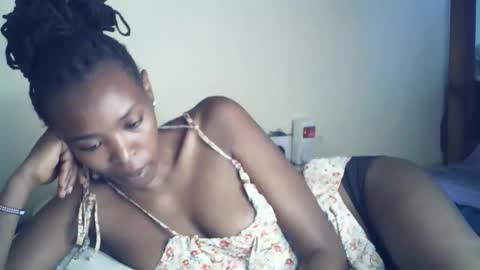 sexxy_curvy23 online show from 04-29-26, 06:06