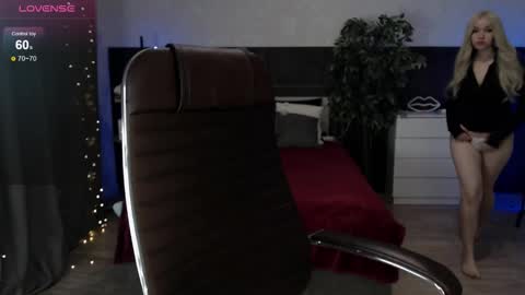 Alexia online show from 10-05-25, 01:42