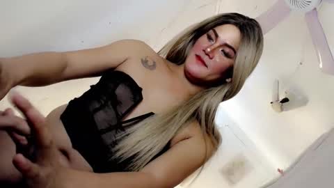 Snapshot of sexy_blaire chatting on 04-07-26, 02:34 Haley Blaire online show from 04-07-26, 02:34