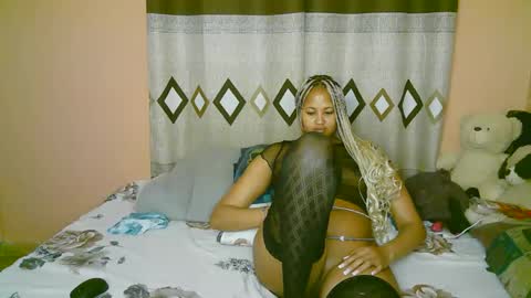 sexy_bluegirl online show from 11-10-25, 03:27