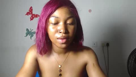 Snapshot of sexy_bluey247 chatting on 11-30-25, 07:18 sexy_bluey247 online show from 11-30-25, 07:18