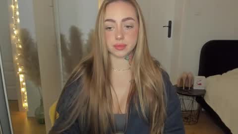 C o r a l i e online show from 01-18-26, 08:07