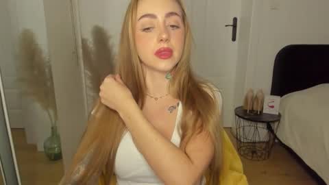 C o r a l i e online show from 02-15-26, 08:13
