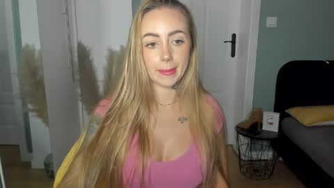 C o r a l i e online show from 06-26-26, 07:24