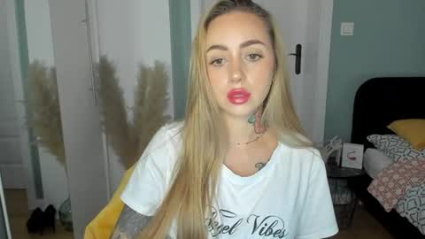 C o r a l i e online show from 07-14-26, 01:28