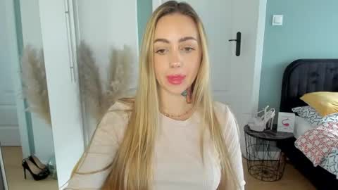 C o r a l i e online show from 07-19-26, 02:21