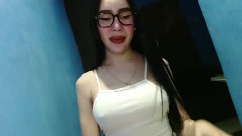 Snapshot of sexy_emily92 chatting on 02-10-26, 01:10 sexy_emily92 online show from 02-10-26, 01:10