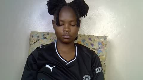 Snapshot of sexy_molyne chatting on 03-12-26, 05:24 Molyne online show from 03-12-26, 05:24