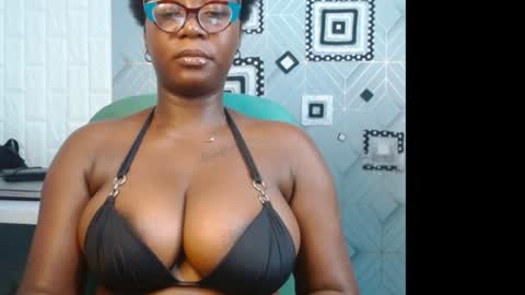 Snapshot of sexy_pearl12 chatting on 12-08-24, 06:28 zoe online show from 12-08-24, 06:28