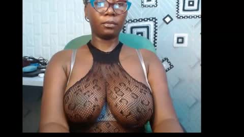 Snapshot of sexy_pearl12 chatting on 01-04-25, 09:20 zoe online show from 01-04-25, 09:20