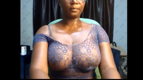 Snapshot of sexy_pearl12 chatting on 02-10-25, 06:45 zoe online show from 02-10-25, 06:45