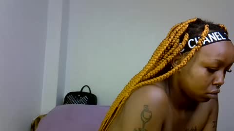 Snapshot of sexy_quinter chatting on 06-22-26, 04:15 Quinter online show from 06-22-26, 04:15
