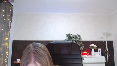 Annie - Your Dream Girl online show from 03-07-25, 01:20