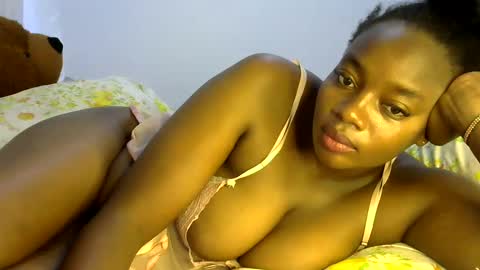 Snapshot of sexy_siera chatting on 02-05-25, 05:52 laura online show from 02-05-25, 05:52