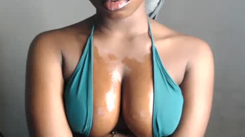 Snapshot of sexy_sinaha chatting on 10-26-25, 02:06 naomi online show from 10-26-25, 02:06