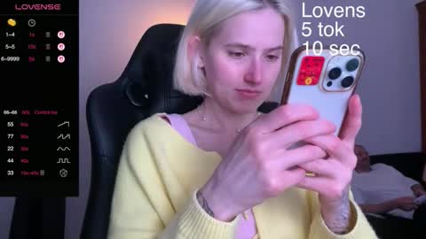 Snapshot of sexy_sweets chatting on 09-26-25, 04:44 Sexy-Sweets online show from 09-26-25, 04:44