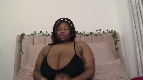 Snapshot of sexyangiexx chatting on 09-16-25, 11:06 Angie online show from 09-16-25, 11:06