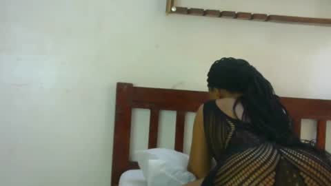 Snapshot of sexybaddie_ chatting on 02-25-26, 07:18 Lisa online show from 02-25-26, 07:18