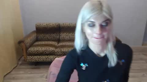 Snapshot of sexybeatriice chatting on 12-26-24, 01:21 sexybeatriice online show from 12-26-24, 01:21