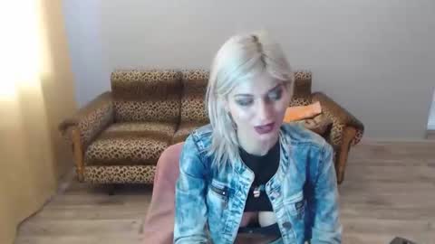Snapshot of sexybeatriice chatting on 12-27-24, 10:45 sexybeatriice online show from 12-27-24, 10:45