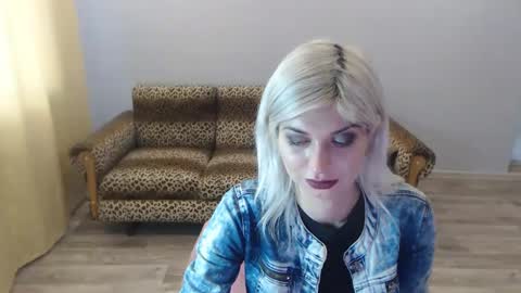 Snapshot of sexybeatriice chatting on 01-07-25, 10:22 sexybeatriice online show from 01-07-25, 10:22