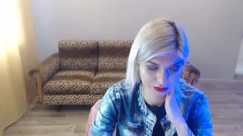 Snapshot of sexybeatriice chatting on 01-16-25, 10:21 sexybeatriice online show from 01-16-25, 10:21