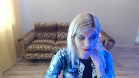 Snapshot of sexybeatriice chatting on 01-17-25, 10:22 sexybeatriice online show from 01-17-25, 10:22