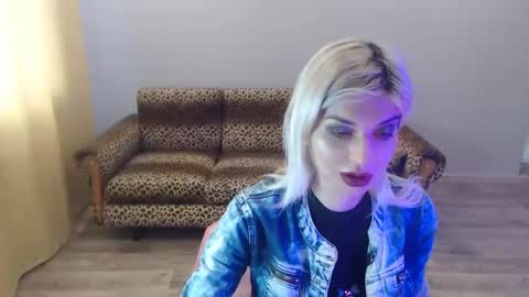 Snapshot of sexybeatriice chatting on 01-21-25, 07:15 sexybeatriice online show from 01-21-25, 07:15
