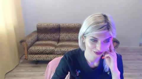 Snapshot of sexybeatriice chatting on 01-21-25, 01:22 sexybeatriice online show from 01-21-25, 01:22
